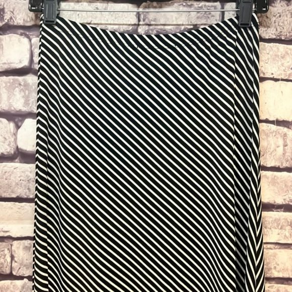 White House Black Market Black & White Asymmetrical Striped Skirt Size XS - Picture 6 of 8